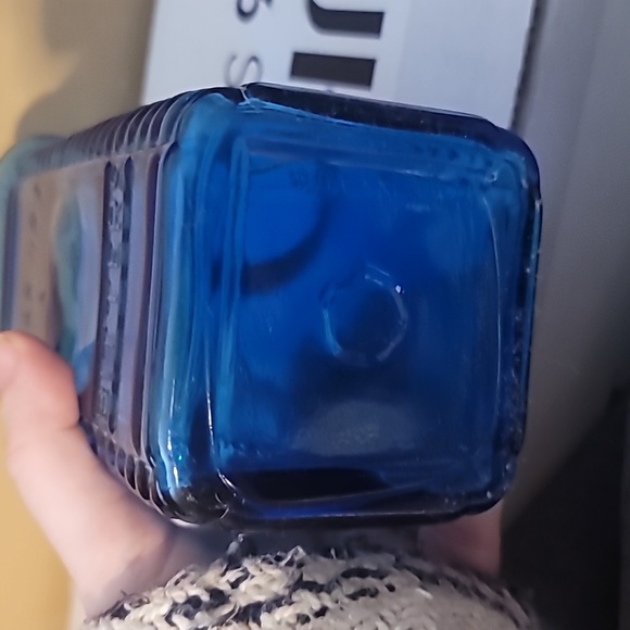 Berring's bitter blue glass bottle excellent new condition - Picture 4 of 4